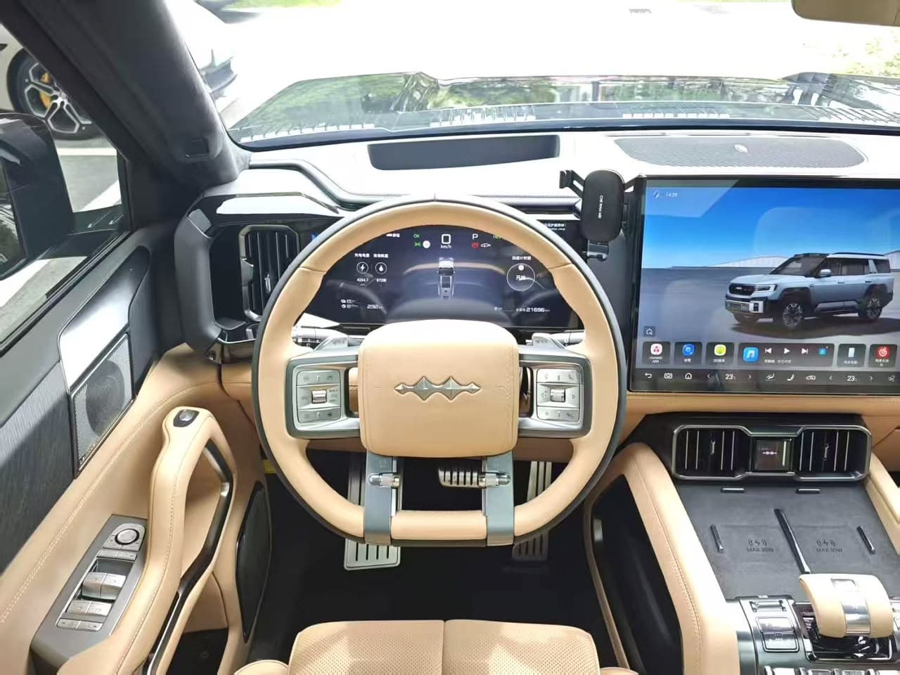 BYD Fangchengbao (Bao 5) Luxury AWD Hybrid Electric Off-Road SUV photo 2