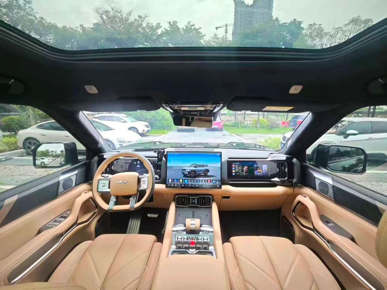BYD Fangchengbao (Bao 5) Luxury AWD Hybrid Electric Off-Road SUV photo 3