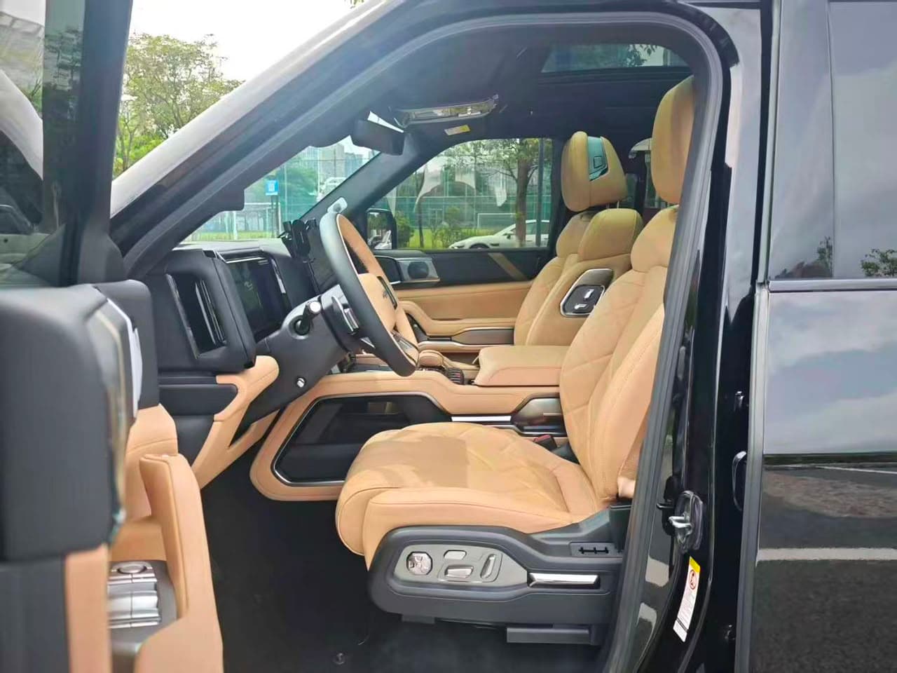 BYD Fangchengbao (Bao 5) Luxury AWD Hybrid Electric Off-Road SUV photo 5