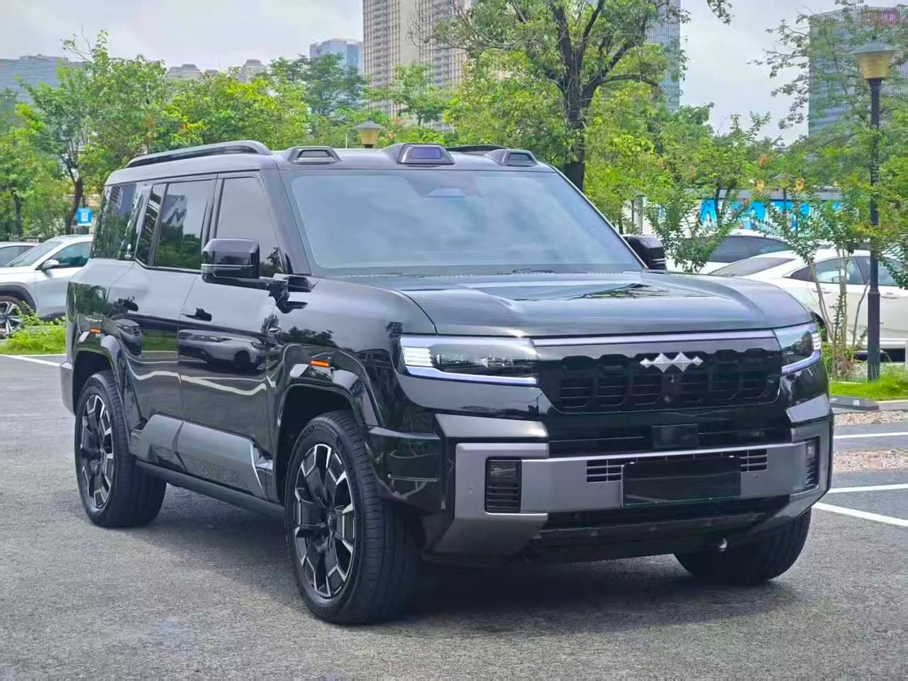 BYD Fangchengbao (Bao 5) Luxury AWD Hybrid Electric Off-Road SUV photo 6