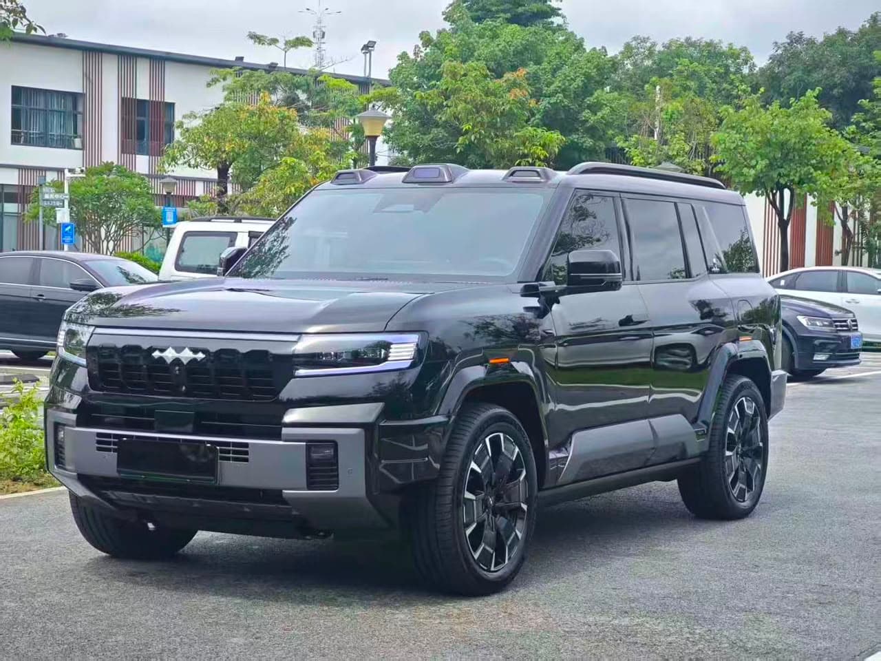 BYD Fangchengbao (Bao 5) Luxury AWD Hybrid Electric Off-Road SUV photo 9