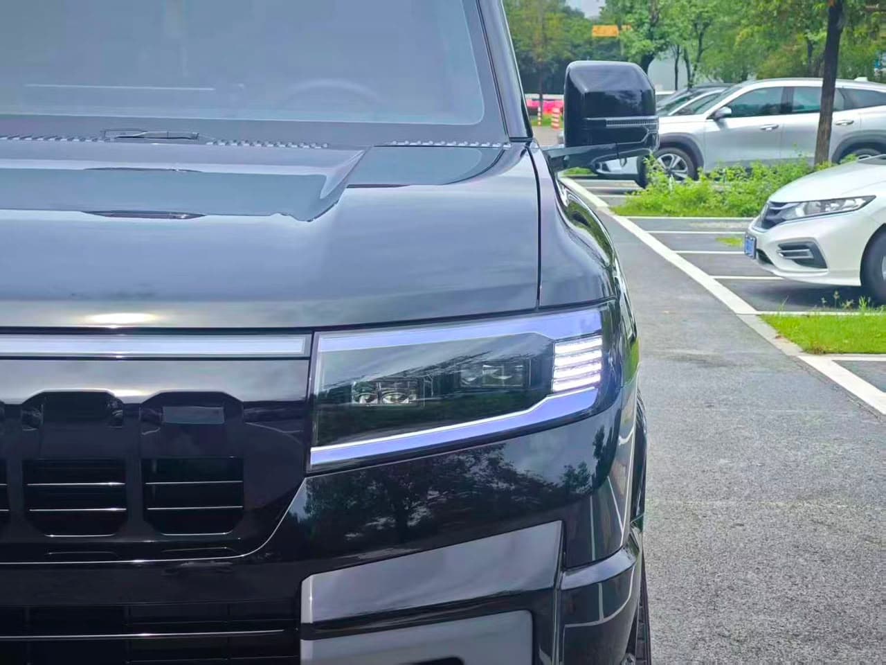 BYD Fangchengbao (Bao 5) Luxury AWD Hybrid Electric Off-Road SUV photo 11