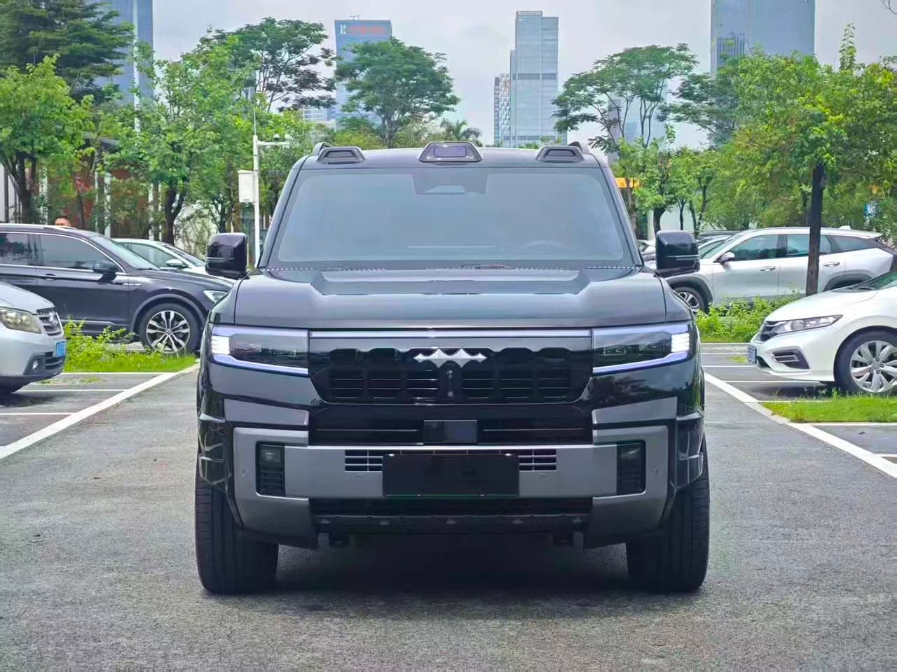 BYD Fangchengbao (Bao 5) Luxury AWD Hybrid Electric Off-Road SUV photo 10